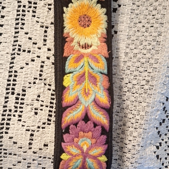 Embroidered Floral Strap - Multicolor - Picture 8 of 8